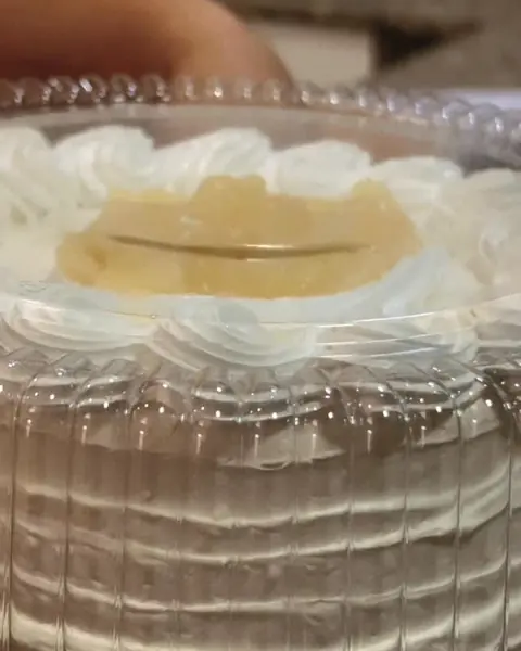 Bolo de chantilly com recheio de frutas