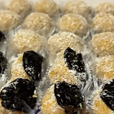 Docinhos de coco com ameixa